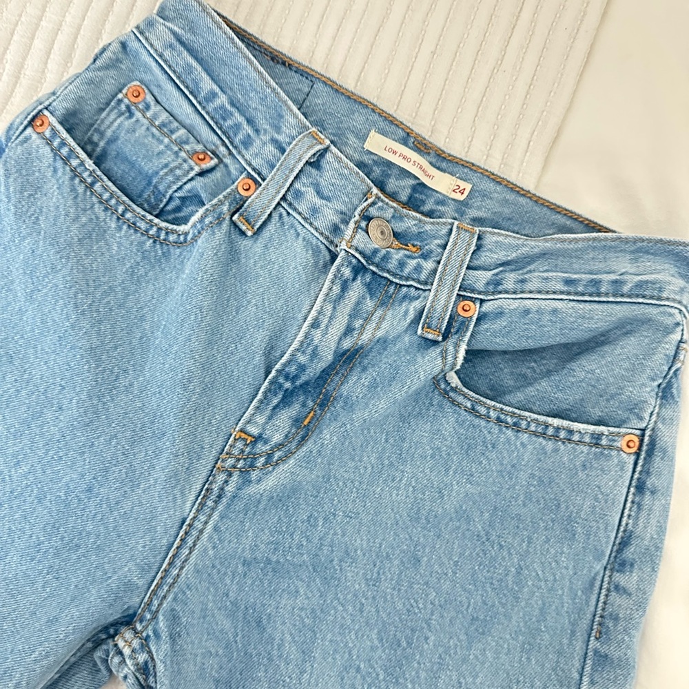 NWOT Levi’s Jeans size 24